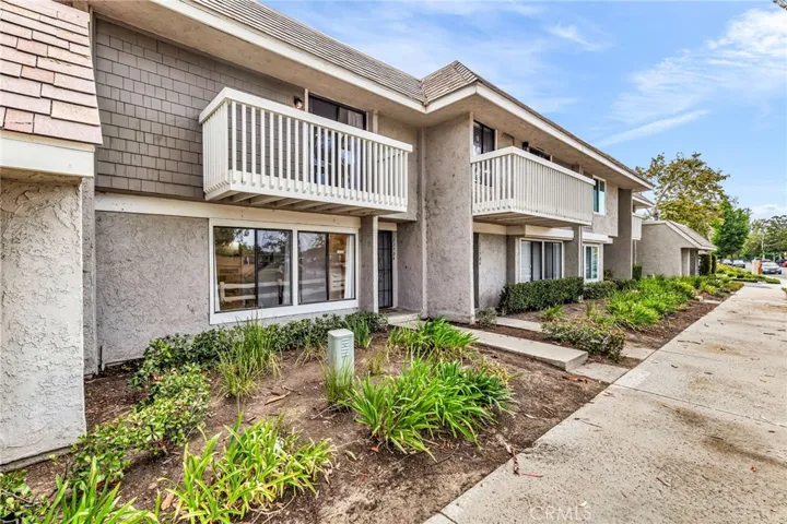 21704 Lake Vista Dr, Lake Forest, California 92630