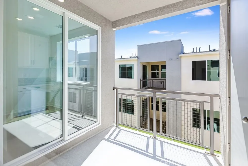 980 N Tangent Privado 303, Ontario, California 91764 home-pic-11