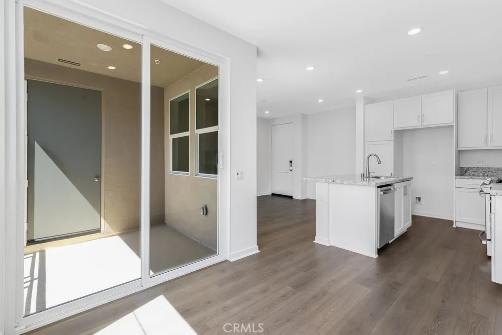 980 N Tangent Privado 303, Ontario, California 91764 home-pic-5