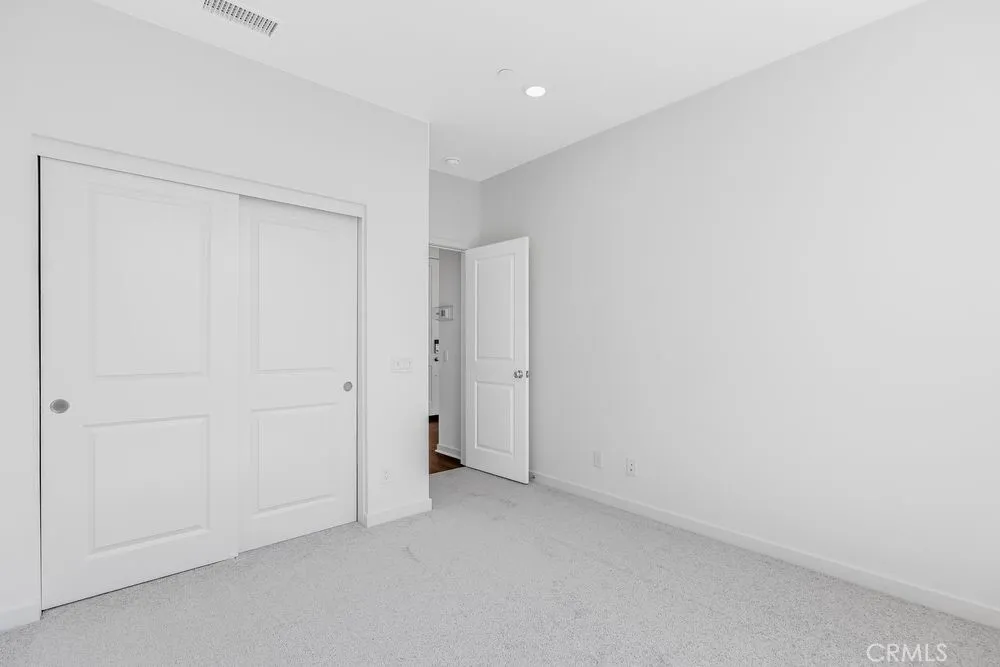 980 N Tangent Privado 303, Ontario, California 91764 home-pic-10