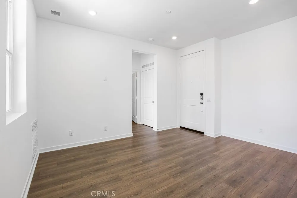 980 N Tangent Privado 303, Ontario, California 91764 home-pic-6