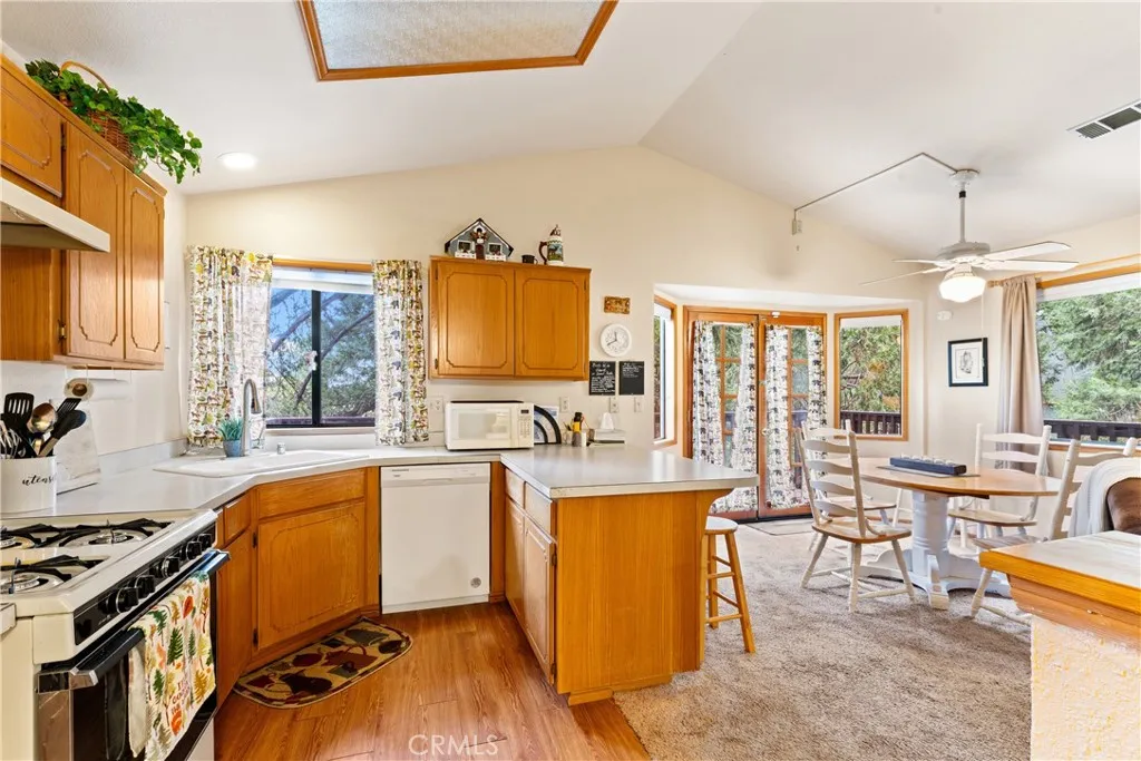 23774 Lakeview Drive, Crestline, California 92325 home-pic-9