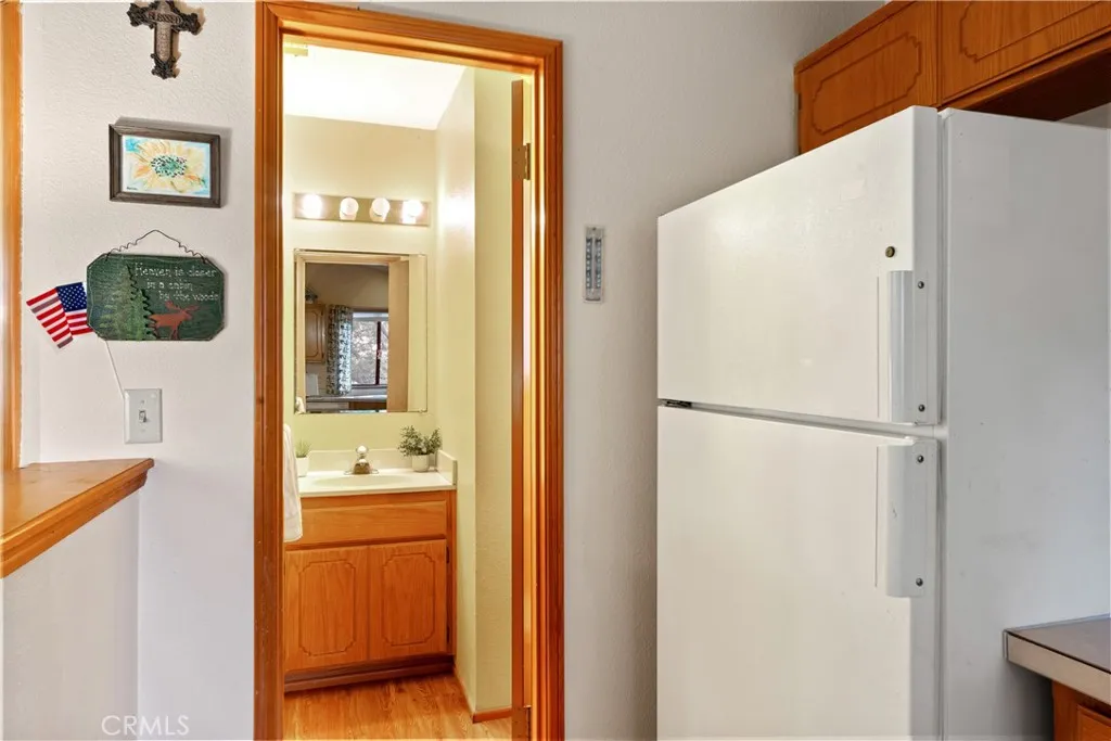 23774 Lakeview Drive, Crestline, California 92325 home-pic-7