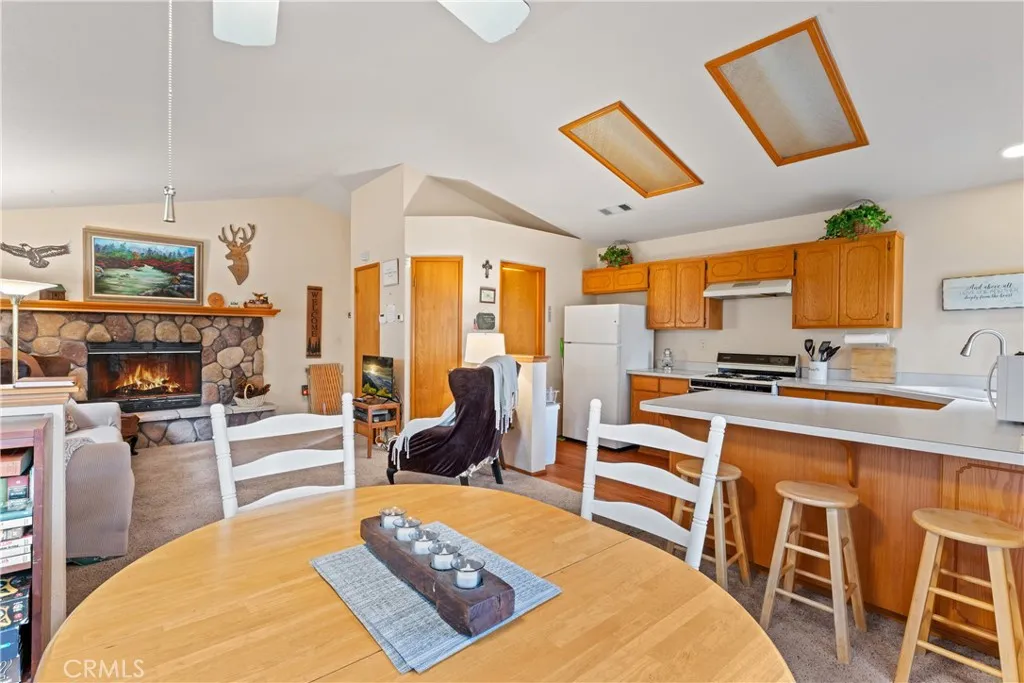 23774 Lakeview Drive, Crestline, California 92325 home-pic-4