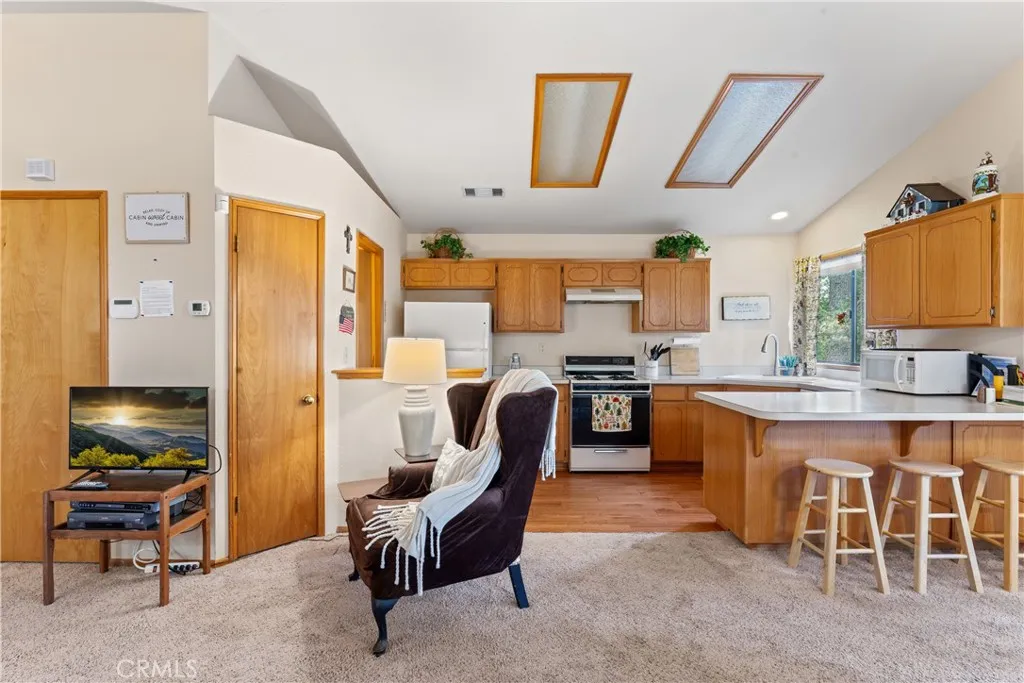 23774 Lakeview Drive, Crestline, California 92325 home-pic-5