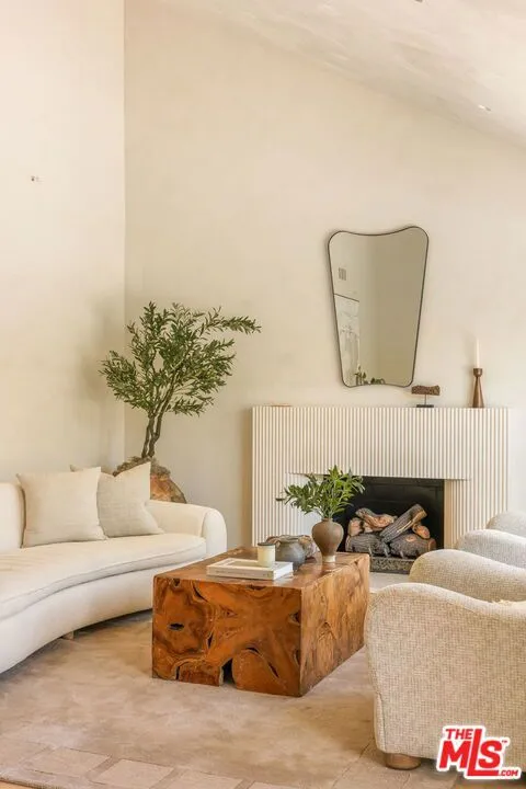 8353 Sunset View Drive, Los Angeles, California 90069 home-pic-7