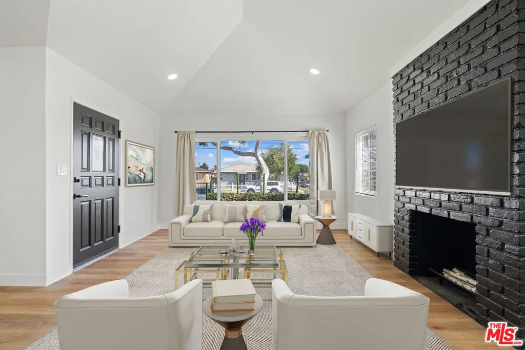 4302 W 138th Street A, Hawthorne, California 90250, 3 Bedrooms Bedrooms, ,2 BathroomsBathrooms,Residential Lease,For Rent,138th,25587671