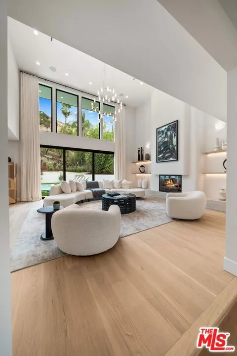 4072 Alonzo Avenue, Encino, California 91316 home-pic-18