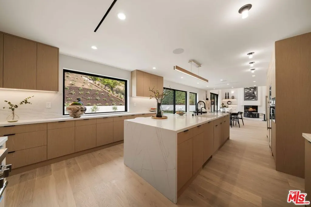 4072 Alonzo Avenue, Encino, California 91316 home-pic-25