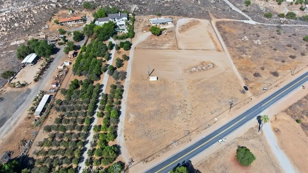 19025 Harley John Road, Riverside, California 92504 home-pic-5