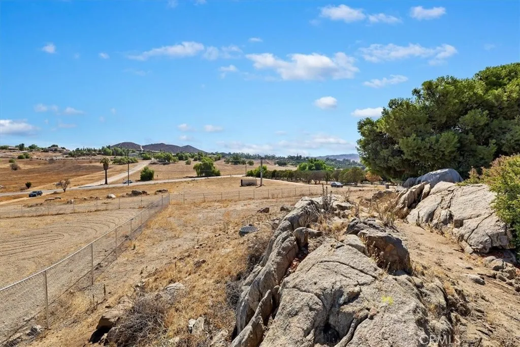 19025 Harley John Road, Riverside, California 92504 home-pic-19