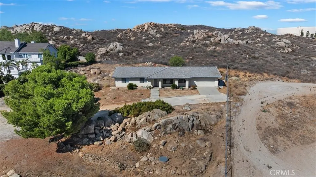 19025 Harley John Road, Riverside, California 92504 home-pic-2
