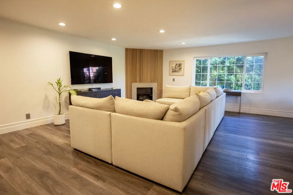 14600 Dickens Street 202, Sherman Oaks, California 91403 home-pic-2