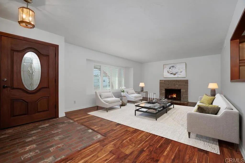 1541 Lauralynn Place, Oceanside, California 92054 home-pic-1