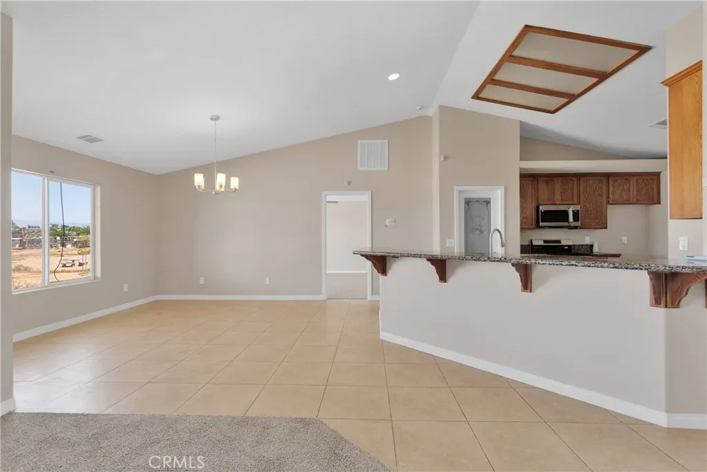 11569 Arroyo Avenue, Hesperia, California 92345 home-pic-10