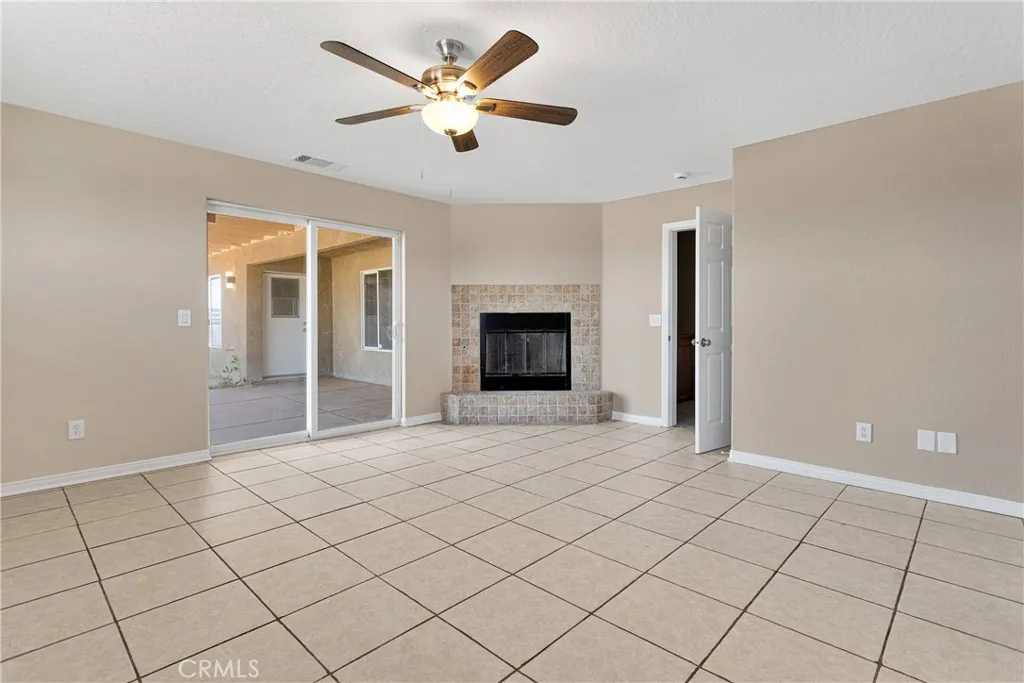11569 Arroyo Avenue, Hesperia, California 92345 home-pic-25