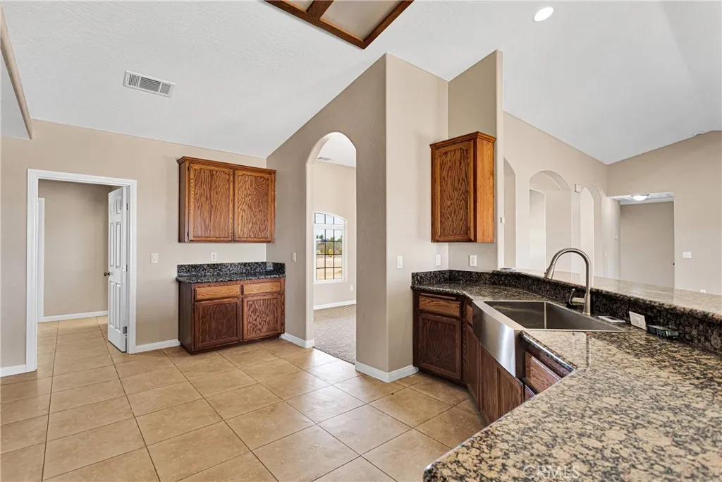 11569 Arroyo Avenue, Hesperia, California 92345 home-pic-4