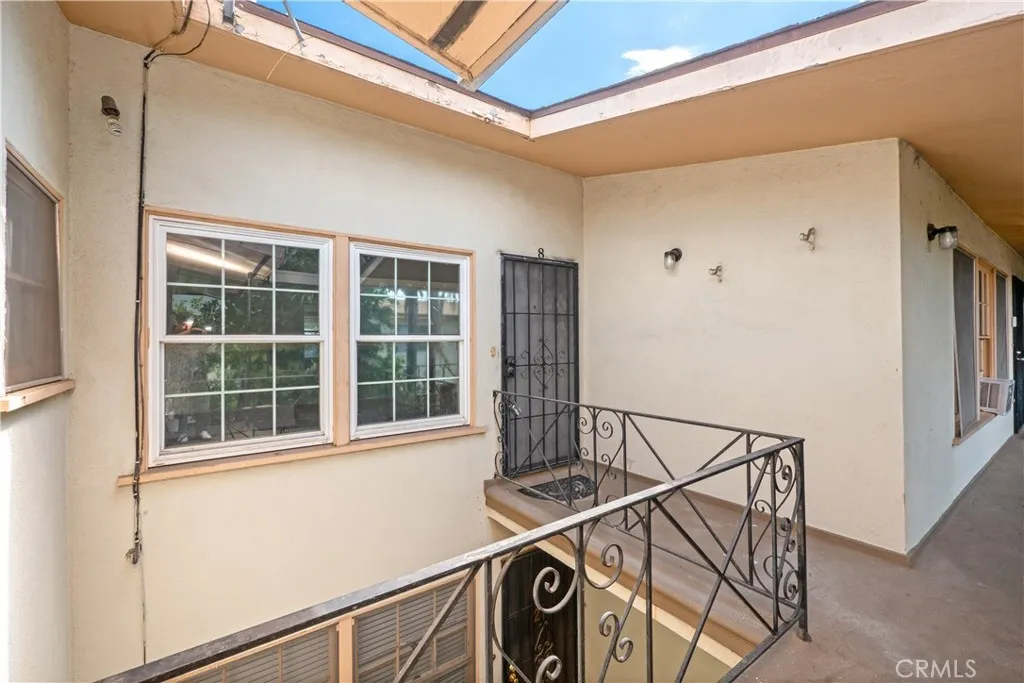 1280 E 4th Street 8, Long Beach, California 90802 home-pic-3