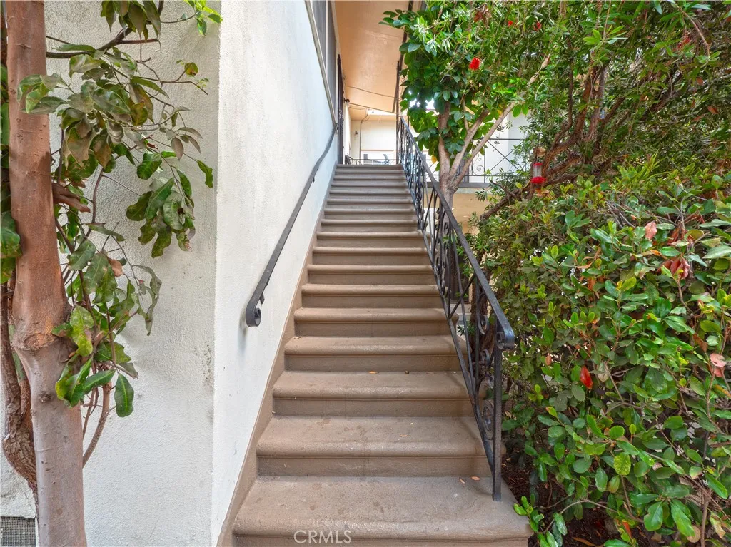 1280 E 4th Street 8, Long Beach, California 90802 home-pic-2