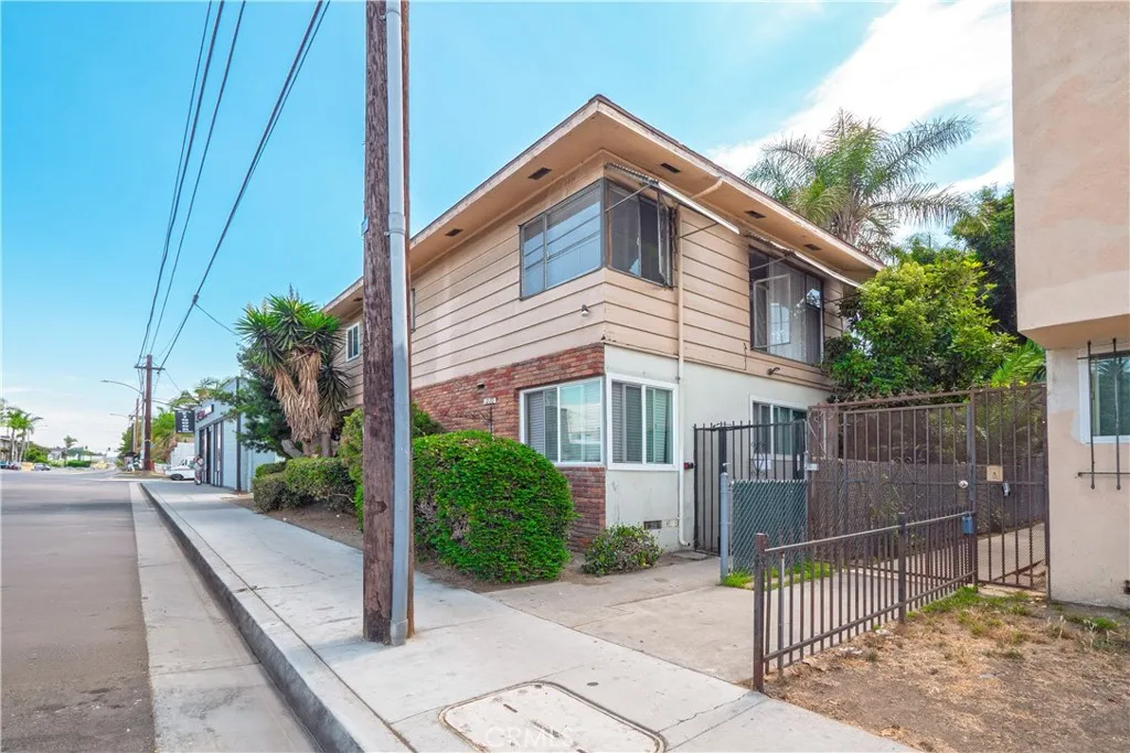 1280 E 4th Street 8, Long Beach, California 90802 home-pic-30