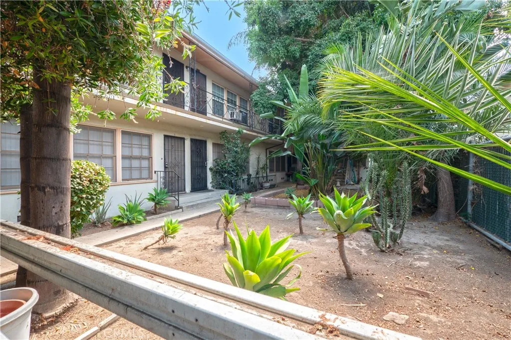 1280 E 4th Street 8, Long Beach, California 90802 home-pic-1