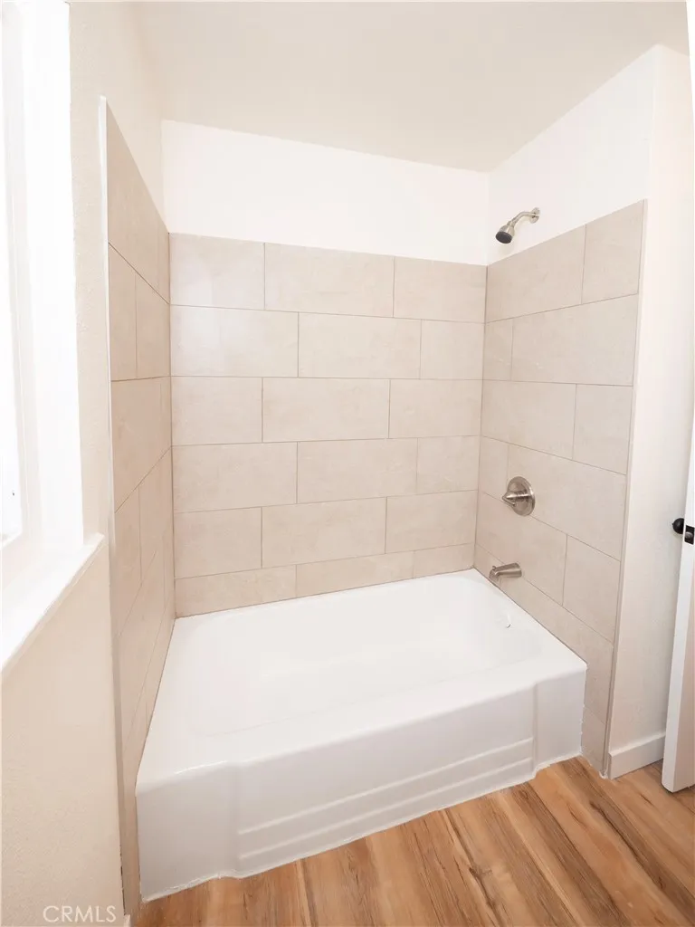 1280 E 4th Street 8, Long Beach, California 90802 home-pic-21