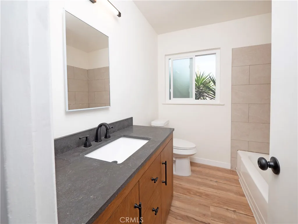 1280 E 4th Street 8, Long Beach, California 90802 home-pic-18