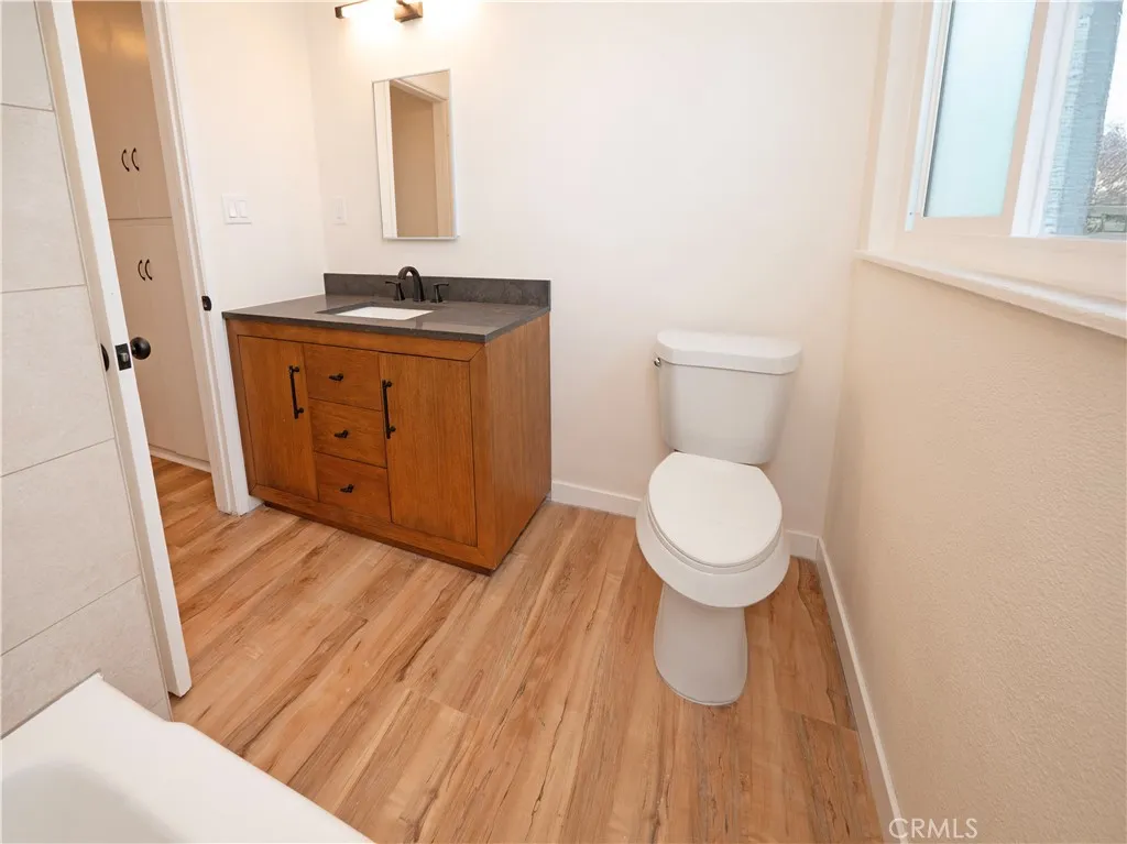 1280 E 4th Street 8, Long Beach, California 90802 home-pic-20