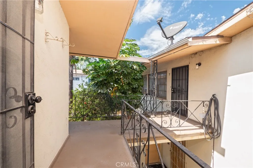 1280 E 4th Street 8, Long Beach, California 90802 home-pic-4