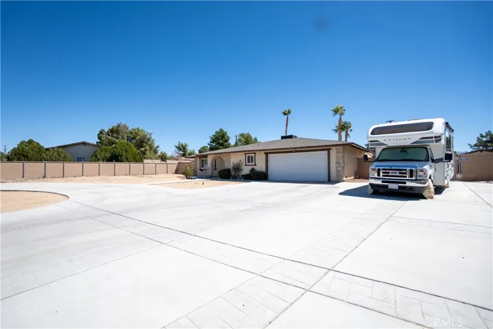 14405 Mandan Road, Apple Valley, California 92307