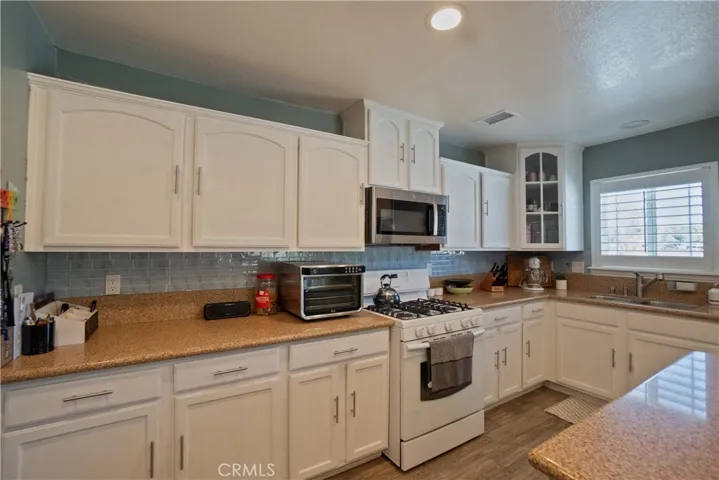 14405 Mandan Road, Apple Valley, California 92307
