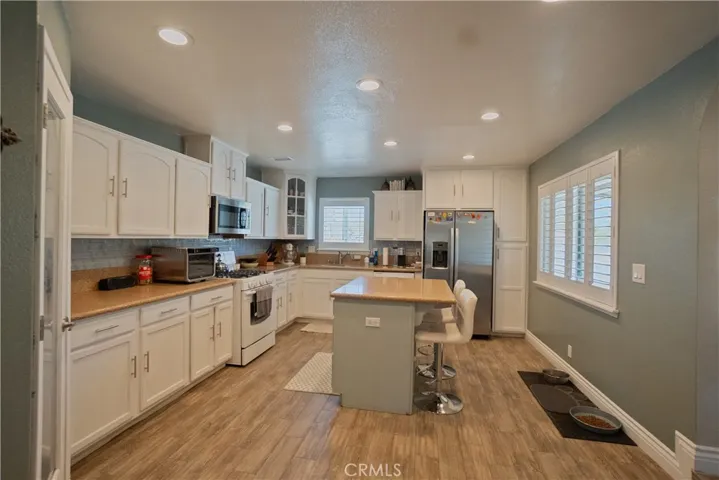 14405 Mandan Road, Apple Valley, California 92307