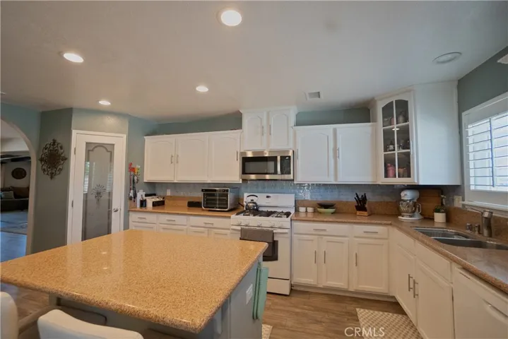 14405 Mandan Road, Apple Valley, California 92307