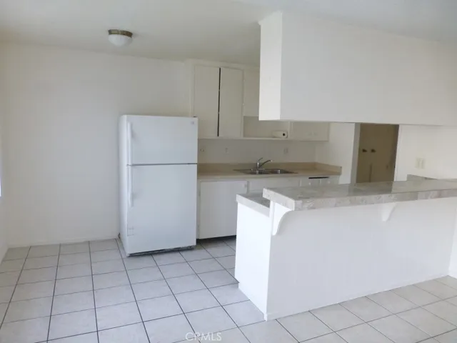 Kitchen & eating area