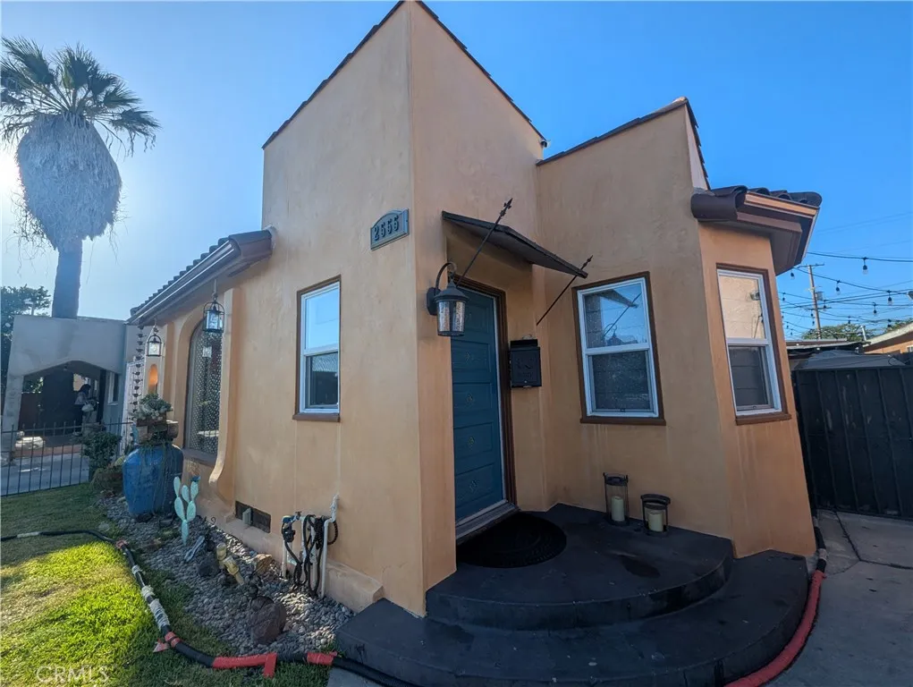 2555 Cass Place, Huntington Park, California 90255 home-pic-0