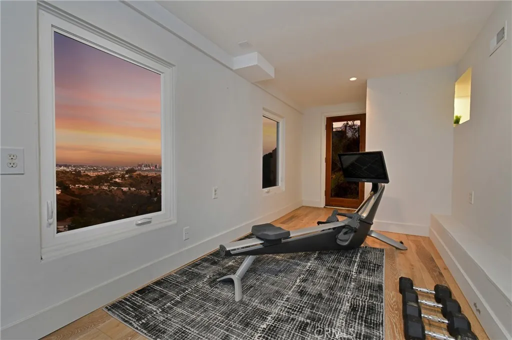 8383 Wyndham Road, Los Angeles, California 90046 home-pic-33