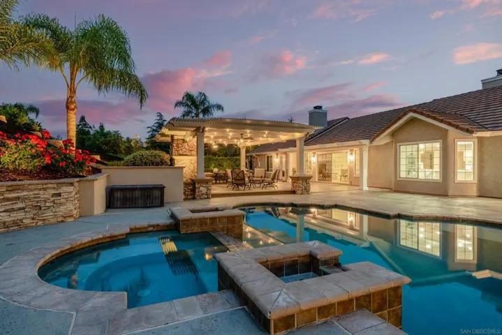 Swimming Pool/Hot Tub/Sauna