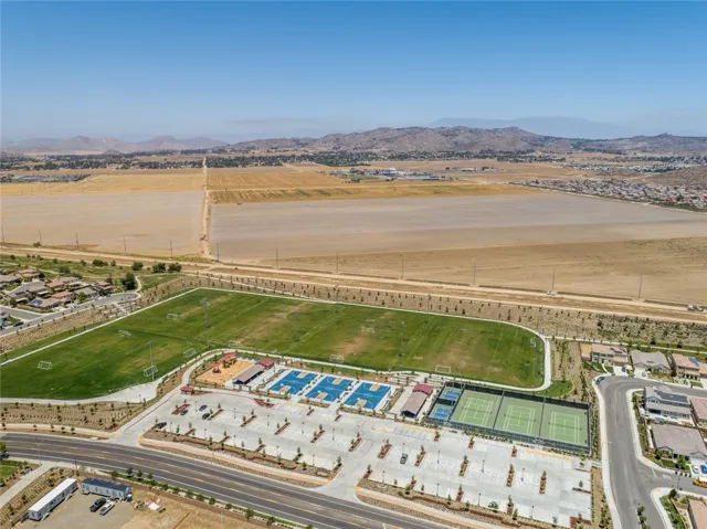 Sports Courts & Park - Soccer, Pickleball, Tennis & Basketball