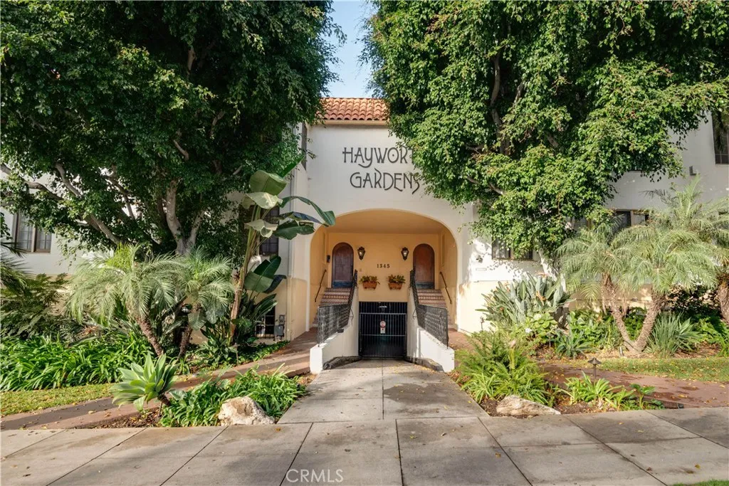1345 N Hayworth Ave 214, West Hollywood, California 90046, 2 Bedrooms Bedrooms, ,2 BathroomsBathrooms,Residential Lease,For Rent,Hayworth Ave,SR25196741