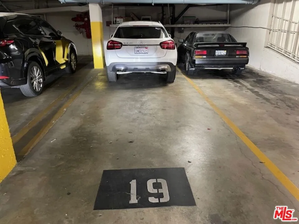 2260 N Cahuenga Boulevard 502, Los Angeles, California 90068 home-pic-35