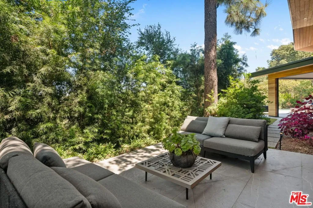 9153 Janice Place, Beverly Hills, California 90210 home-pic-34