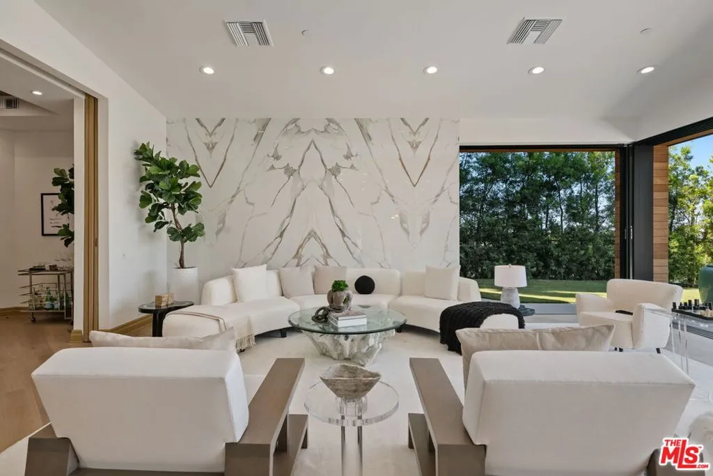 9153 Janice Place, Beverly Hills, California 90210 home-pic-17