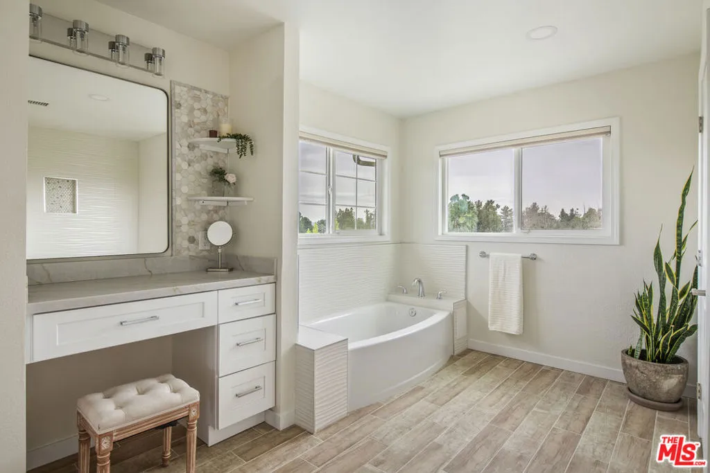 29720 Monte Verde Road, Temecula, California 92591 home-pic-20