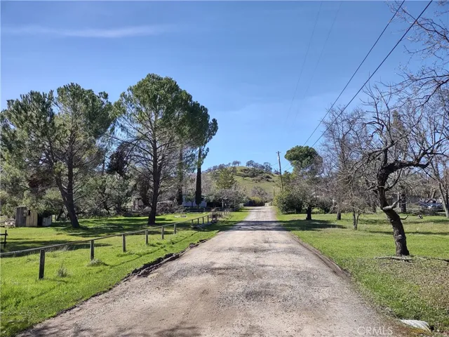 street view.  Dead end road