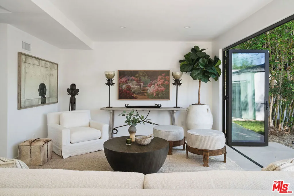 1133 S Cochran Avenue, Los Angeles, California 90019 home-pic-22