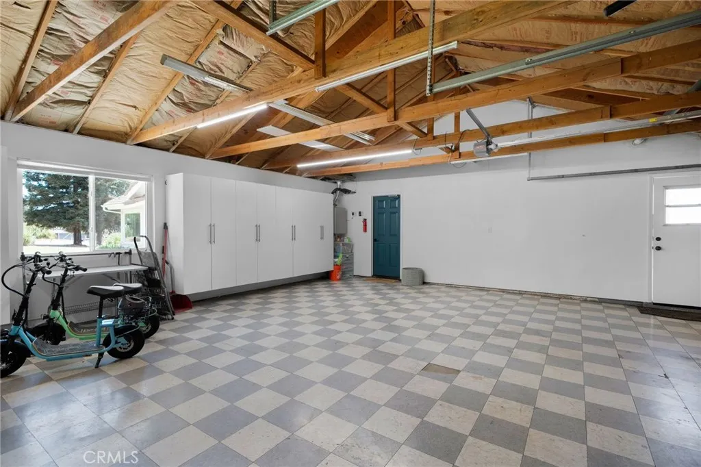 13288 Oak Crest Drive, Yucaipa, California 92399 home-pic-39