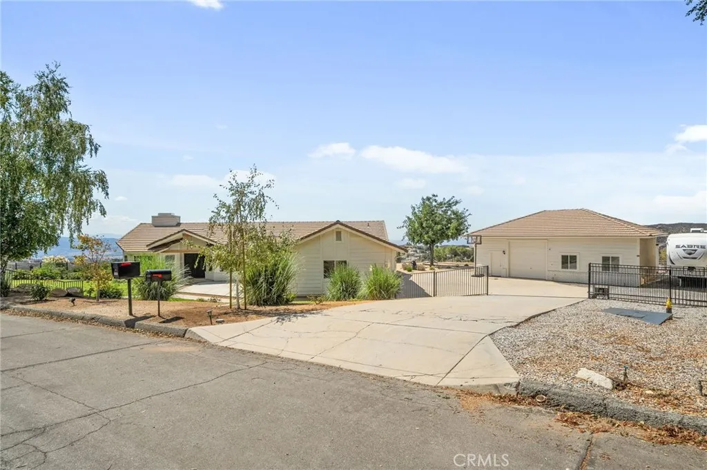 13288 Oak Crest Drive, Yucaipa, California 92399 home-pic-0