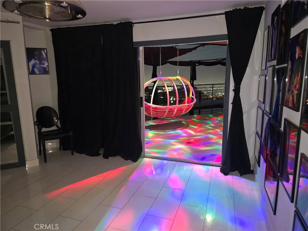 2189 Sunset Plaza Drive, Los Angeles, California 90069 home-pic-35