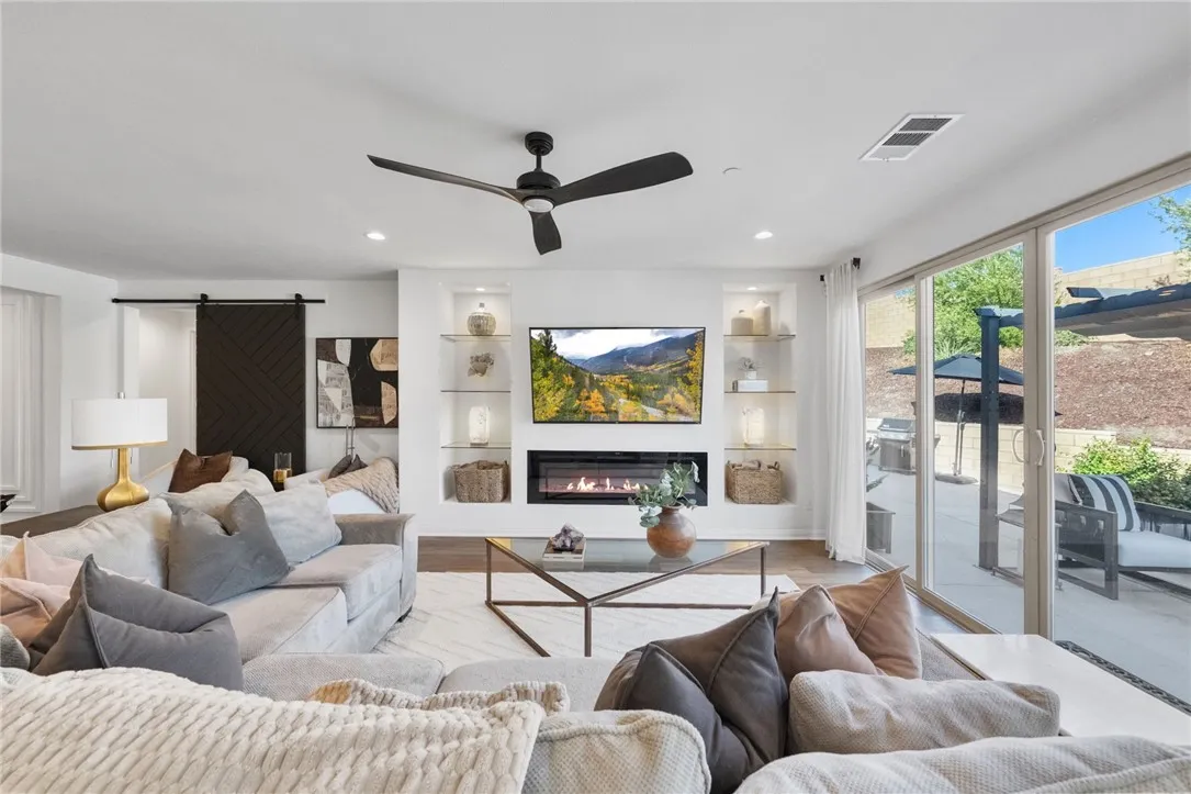 33187 Muscadelle Ct, Winchester, California 92596 home-pic-7