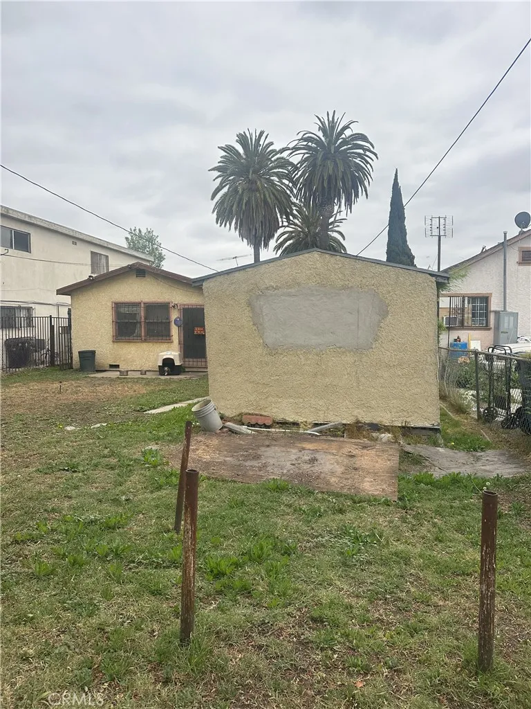 8637 Orchard Avenue, Los Angeles, California 90044 home-pic-0
